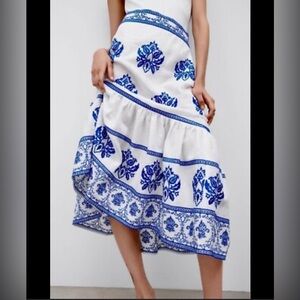 Zara Embroidered Blue and White Linen Ruffle Skirt Sz XS Like New
